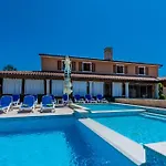 Vela Vrata, A Tranquil&luxurious Pool
