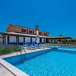 Vela Vrata, A Tranquil&luxurious Pool Gradisce (Istria)