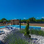 Vela Vrata, A Tranquil&luxurious Pool Appartement *