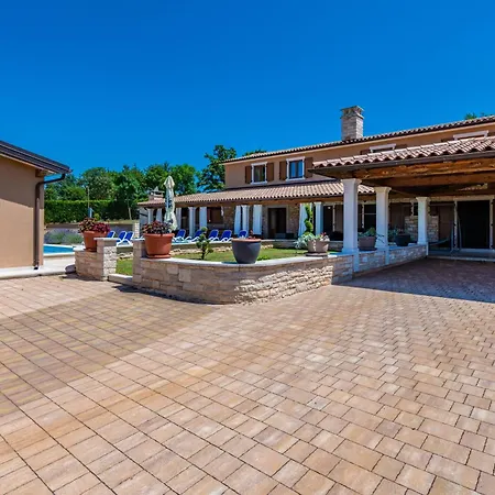 Vela Vrata, A Tranquil&luxurious Pool Appartement