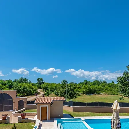 Апартаменты Vela Vrata, A Tranquil And Luxurious Pool Gradisce (Istria)