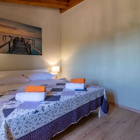 Апартаменты Vela Vrata, A Tranquil And Luxurious Pool Gradisce (Istria)