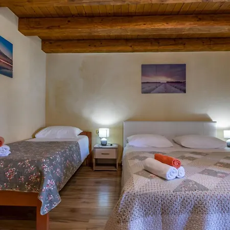 Апартаменты Vela Vrata, A Tranquil And Luxurious Pool Gradisce (Istria)