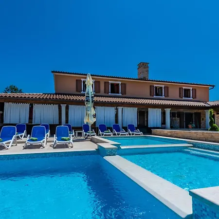 Vela Vrata, A Tranquil And Luxurious Pool