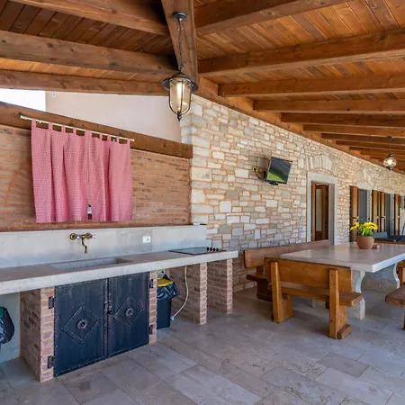 Vela Vrata, A Tranquil And Luxurious Pool * Gradisce (Istria)