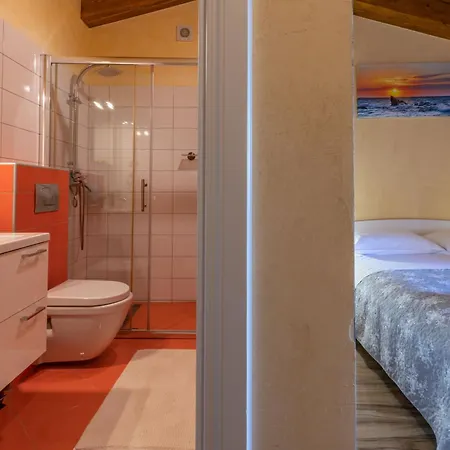 Vela Vrata, A Tranquil And Luxurious Pool Apartment *