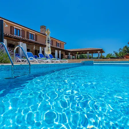 Apartment Vela Vrata, A Tranquil And Luxurious Pool